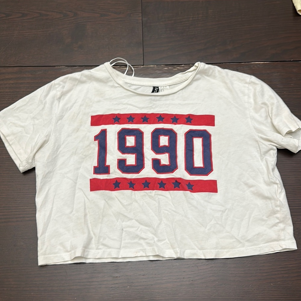 Divided t-shirt crop top